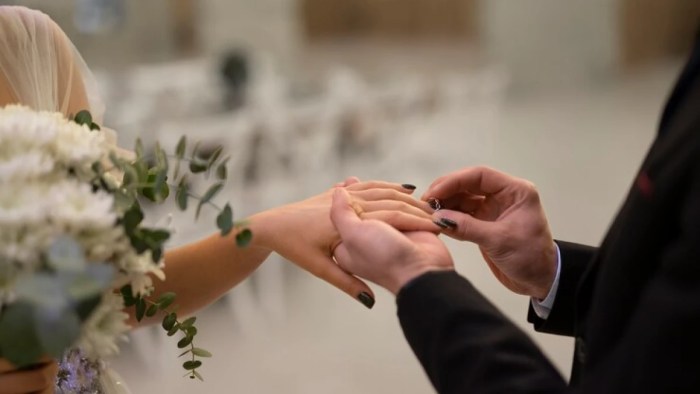 Fenomena Artis Nikah dengan Mahar dari Sponsor, Sahkah? Pacaran dan Pernikahan Virtual: Fenomena Baru?