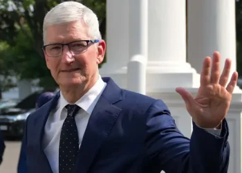 Tim Cook Mundur sebagai CEO, Serahkan Kepemimpinan kepada John Ternus