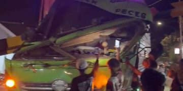 Truk Tabrak Portal di Banyuwangi, Dua Orang Mengalami Luka-luka